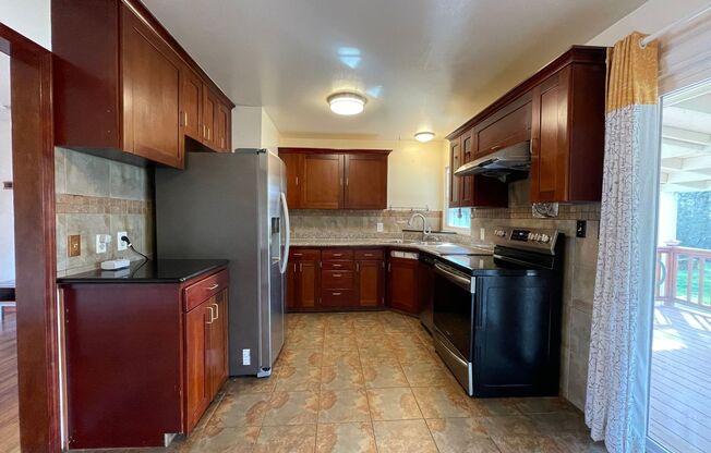 SE Home with Large Backyard, Bonus Room with Loft and Washer & Dryer Included!