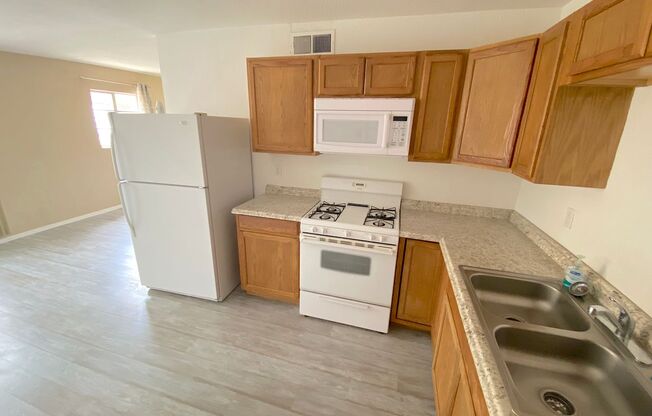 3 beds, 1 bath, $1,300