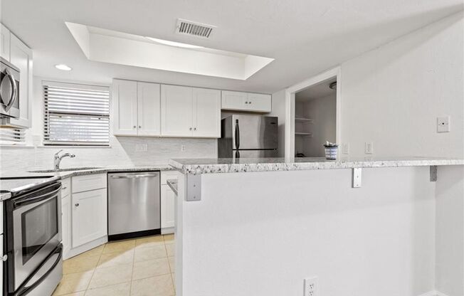 2 beds, 1 bath, $2,200, Unit 101