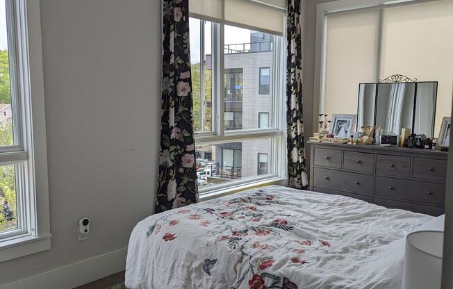 3 beds, 1 bath, 1,065 sqft, $4,160, Unit PH5