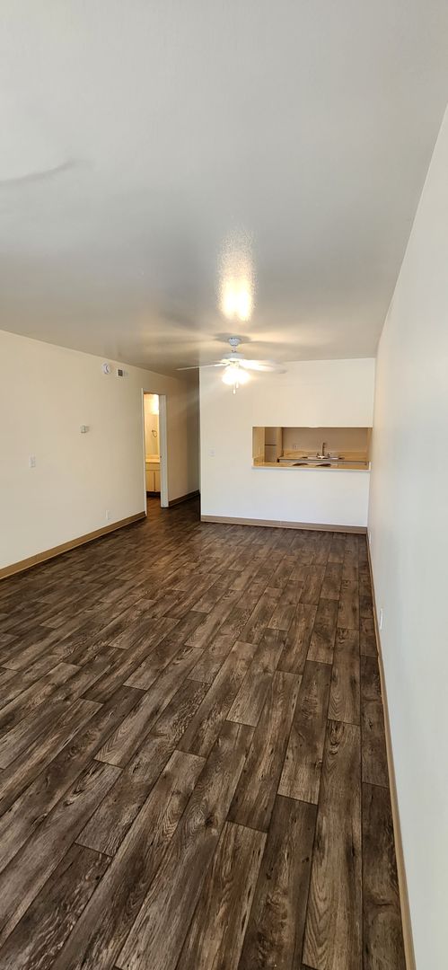 1 bed, 1 bath, 700 sqft, $1,045, Unit 05B