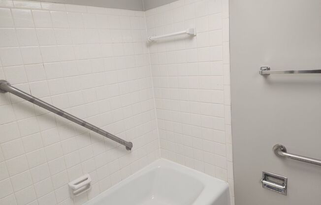 1 bed, 1 bath, 832 sqft, $1,120, Unit WG2-607