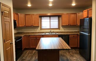 2 beds, 1.5 baths, 1,525 sqft, $1,485, Unit 2423 4