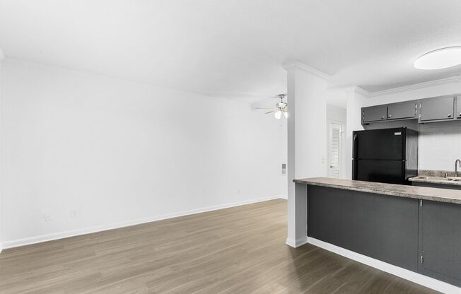 1 bed, 1 bath, 640 sqft, $925, Unit D