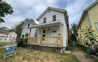 712 Walnut St-  Nice 2 Bedroom 1 and 1/2 Baths!!   Available Now!!