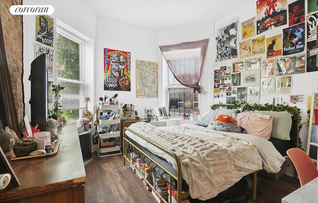 2119 REGENT PL