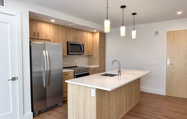 1 bed, 1.5 baths, 1,399 sqft, $3,725, Unit 302