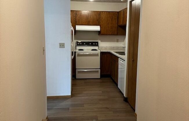 Fresh Paint and New Flooring!   Great location close to MSU, Pete's Hill, Gallagator ; 3rd Floor