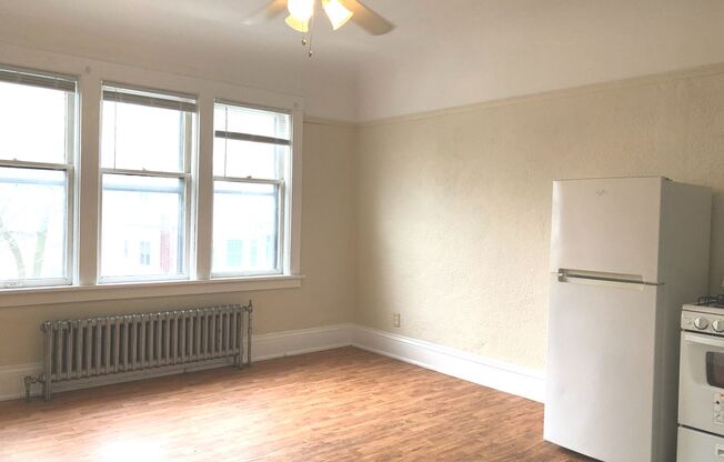 Studio, 1 bath, $775, Unit 20