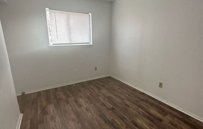 4 beds, 1 bath, $1,250