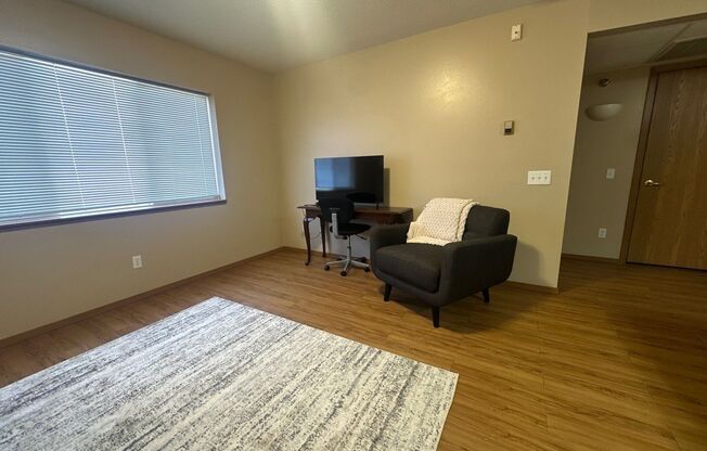 1 bed, 1 bath, 600 sqft, $1,200, Unit 211