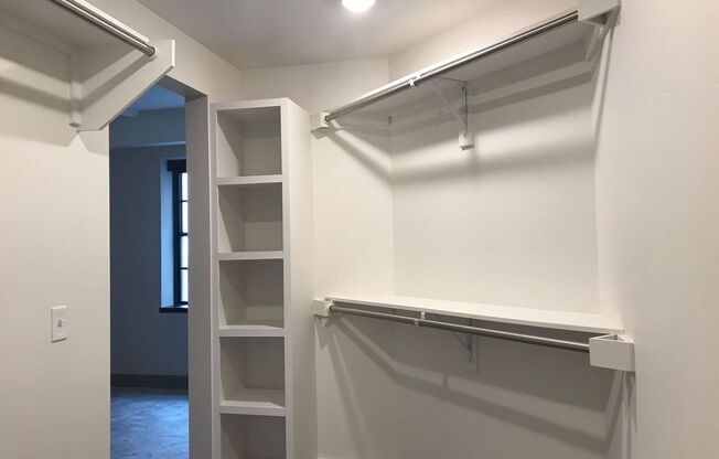 2 beds, 2 baths, 1,356 sqft, $2,712, Unit 511