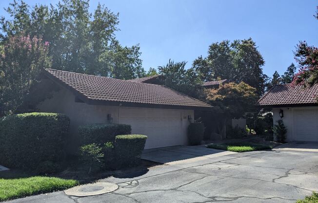 5516 N El Adobe Dr