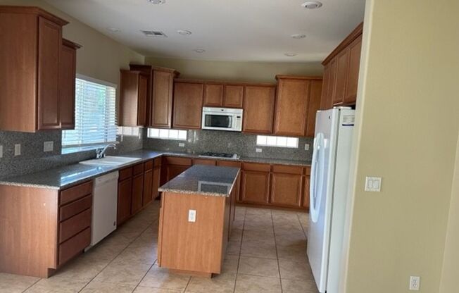 Beautiful 4 bedroom home In Paseos Summerlin - minutes from DT Summerlin and Red Rock Canyon!!