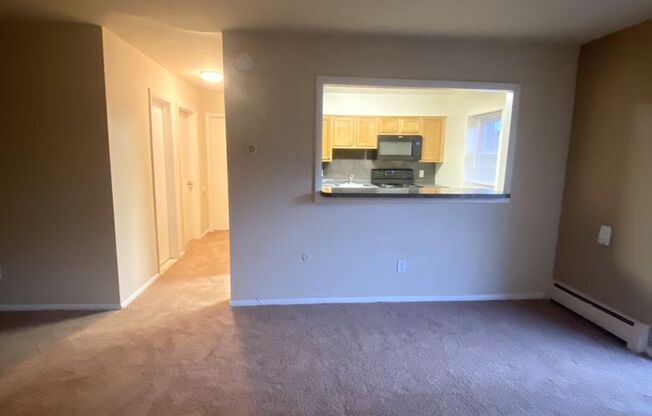 2 beds, 1 bath, 900 sqft, $1,450, Unit B211