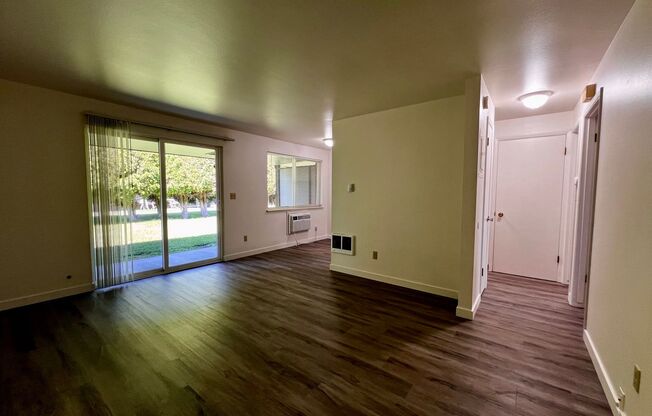 1 bed, 1 bath, $925, Unit H