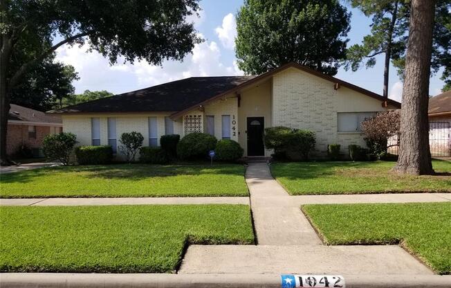 1042 CREEKMONT DR