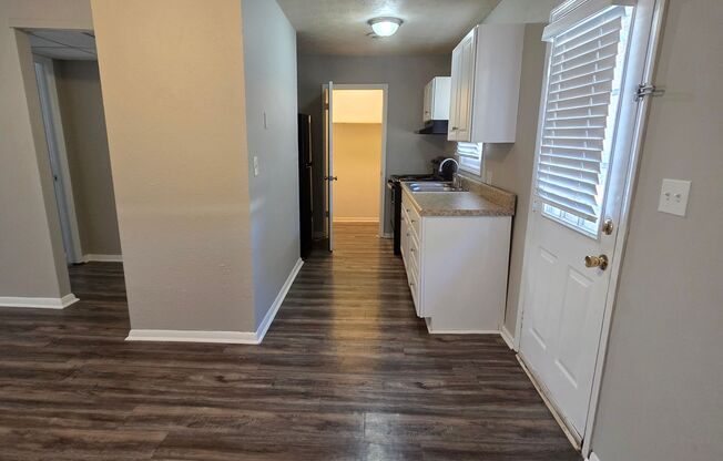 1 bed, 1 bath, 800 sqft, $800, Unit 08