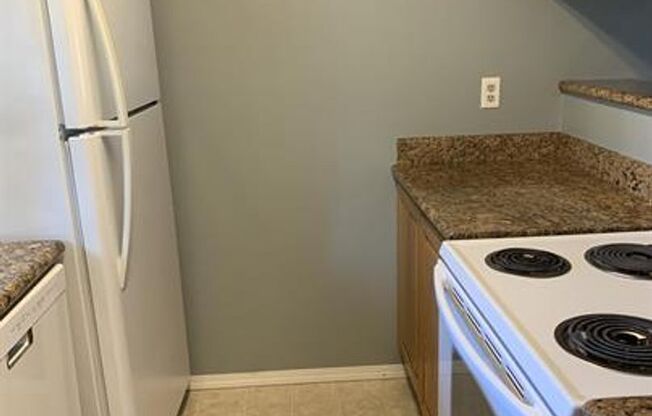 Beautiful 2 Bedroom 2 Bathroom Home in Everett!