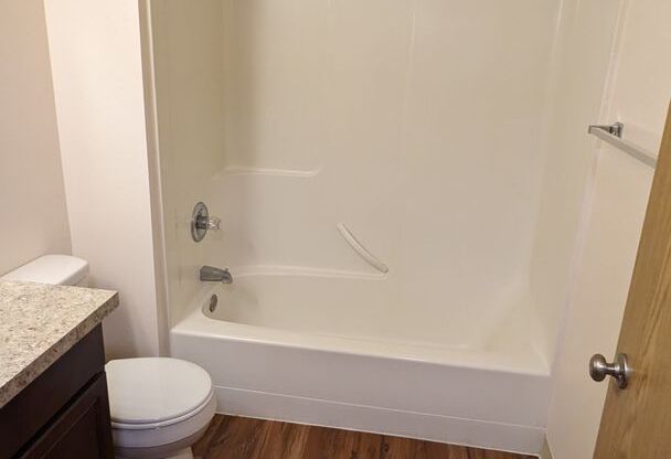 2 beds, 1 bath, 750 sqft, $1,195, Unit 20