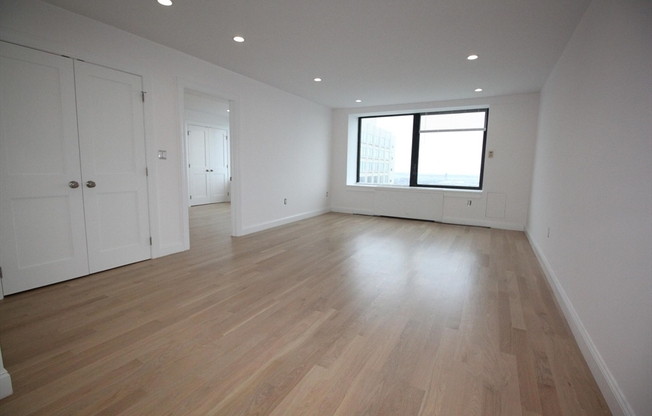 1 bed, 1 bath, 750 sqft, $3,900, Unit 39D