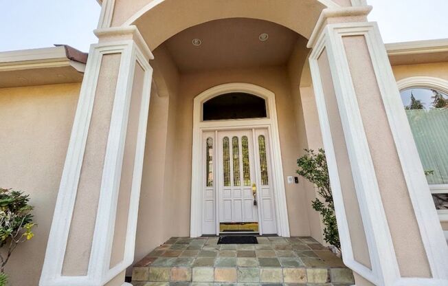 **$1500 off the second month's rent with a lease signed by 10/31/2026** Spacious 5 Bedroom Plus Office Home in the Sought After Forest Heights Neighborhood with Million Dollar Panoramic Views!