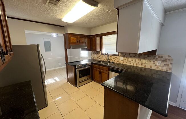 3 beds, 2 baths, $1,650