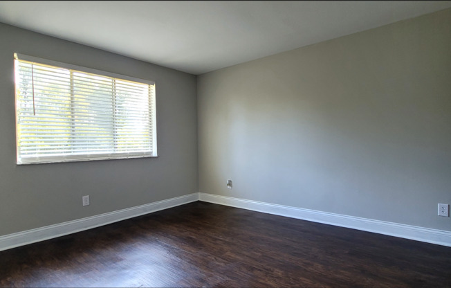 1 bed, 1 bath, $1,095, Unit 4420 Flowerdale Apt E