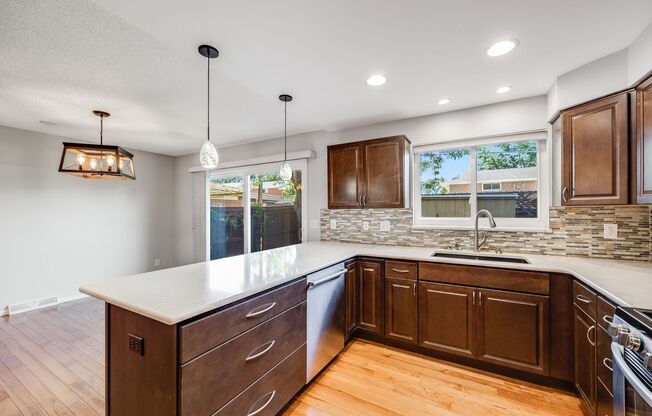 2 Bedroom 2.5 Bath Townhome in Southeast Denver available NOW!