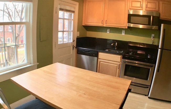 Updated 1BR/1BA 2-level TH in great location