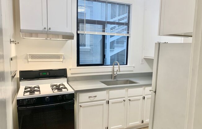 2 beds, 1 bath, $3,695, Unit 1