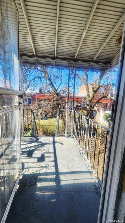 2 beds, 1 bath, 2,332 sqft, $3,000