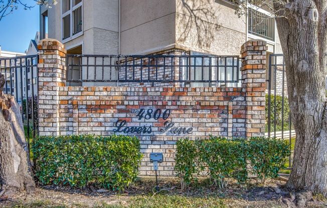 Spacious 2 bedroom-2 bath -Condo