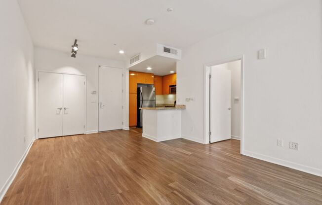 1 bed, 1 bath, 604 sqft, $2,900, Unit 215 P