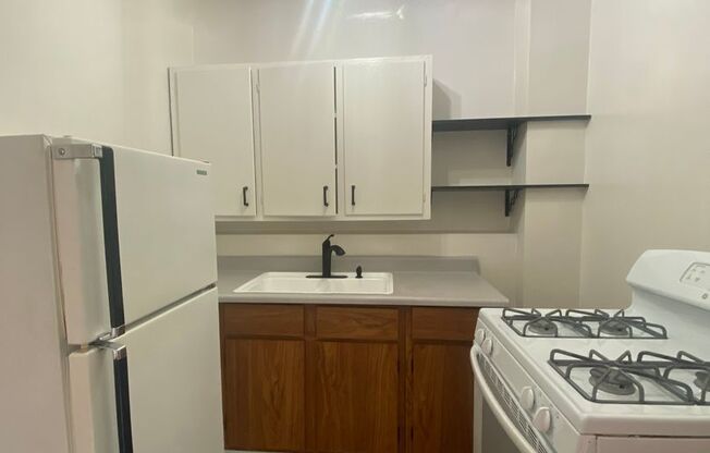 1 bed, 1 bath, $2,595