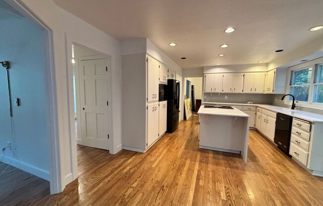 Beautiful Updated Lake Oswego Home in Mt. Park Neighborhood!