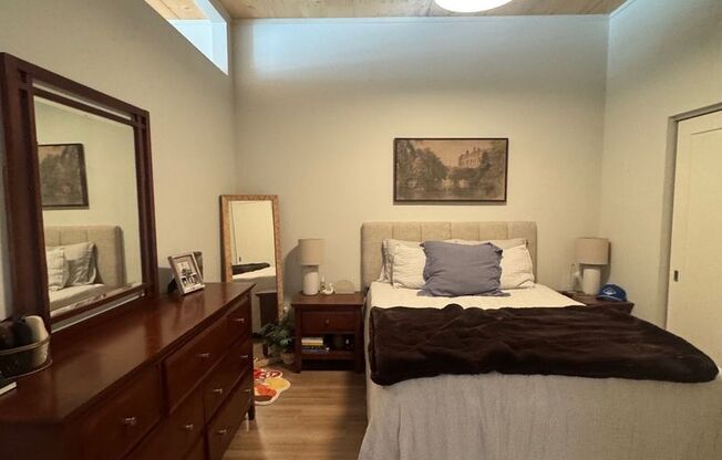 2 beds, 1 bath, 991 sqft, $2,350, Unit 415