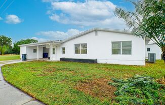 Beautifully renovated 3-bedroom, 2-bathroom residence in Lehigh Acres