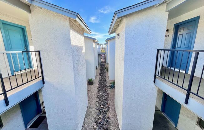 *MOVE IN SPECIAL - LOTS OF SPACE AND WALKING DISTANCE FROM DOWNTOWN!* Downtown Phoenix Living at The Palms Downtown - Remodeled 2 Bed 1 Bath Apartment Close To Everything!