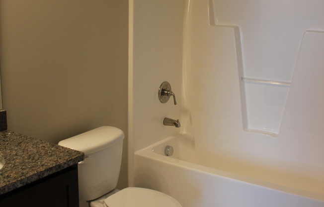 2 beds, 2 baths, $1,525, Unit APARTMENT 204