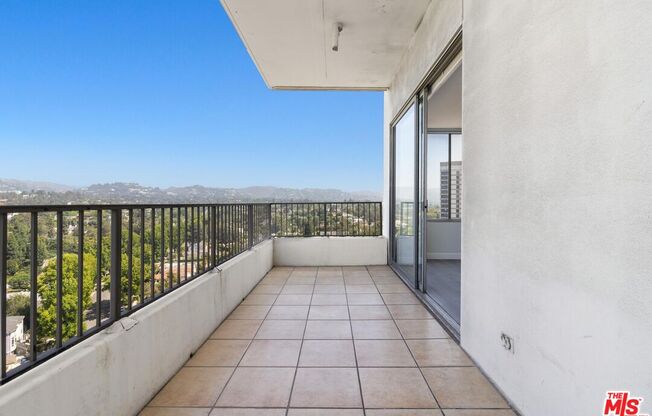 2 beds, 1.8 baths, 1,114 sqft, $5,400, Unit 1703