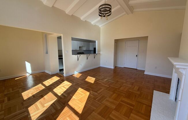 1 bed, 1 bath, 803 sqft, $2,450, Unit Royal York 1106