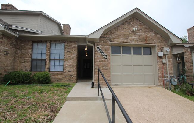 Available Now! 2 Bedroom 2 BathTownhome!