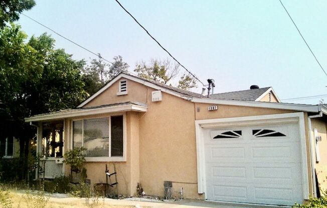 Nice 3 bed, 1 bath House with Garage in Antioch - COMING SOON !!!