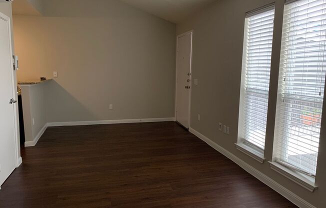 Studio, 1 bath, 420 sqft, $875, Unit 206