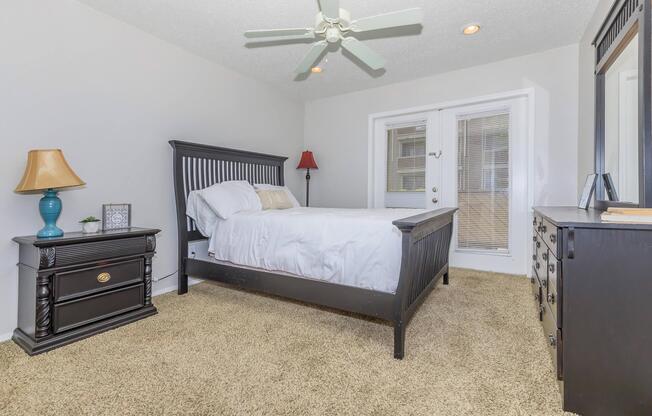 1 bed, 1 bath, 715 sqft, $745