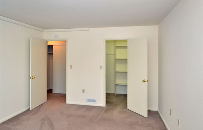 2 beds, 1 bath, $1,880, Unit 304