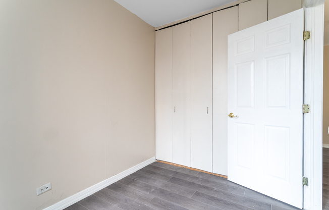 2 beds, 1 bath, $4,950, Unit 12B