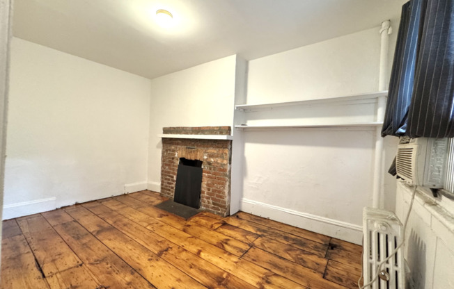 327 W 18 ST