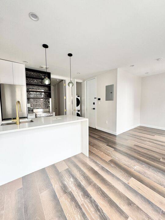 7506 16 AVE